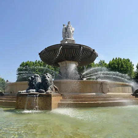 Hotel Campanile Sud - Pont De L'arc